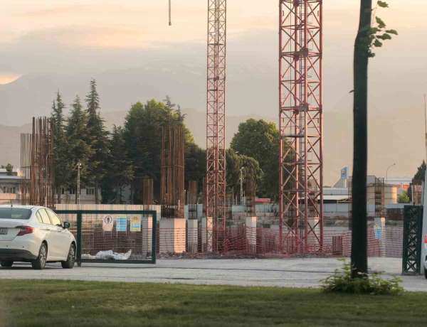 Fabrika inşaatında iş kazası: 1 yaralı