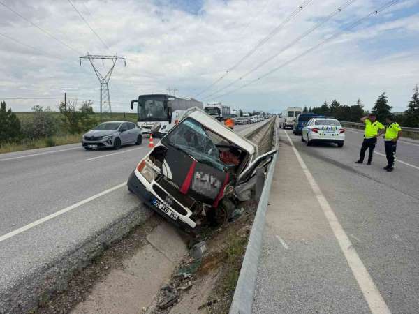 Kazada araçta sıkışan sürücünün imdadına vinç operatörü yetişti