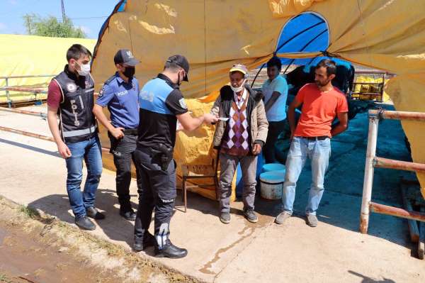 Polis ekipleri hayvan pazarında sahte para uyarısı yaptı