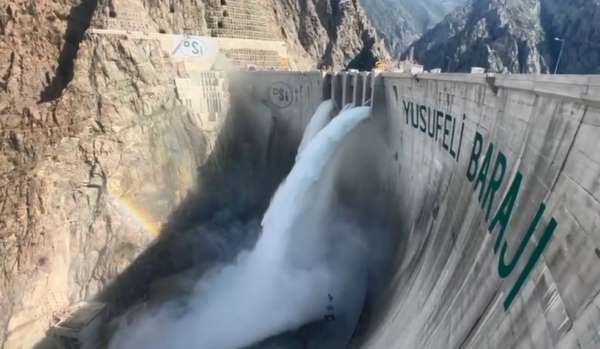 Yusufeli Barajı'nda üst kapakların testleri tamamlandı