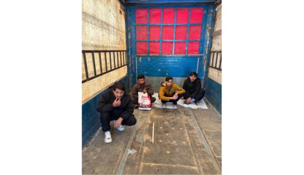 Amasya'da tırın dorsesinde 4 kaçak göçmen yakalandı