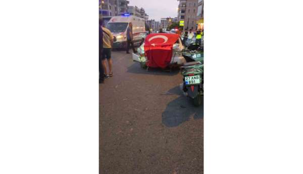 Dörtyol'da asker uğurlama konvoyunda kaza: 1 yaralı