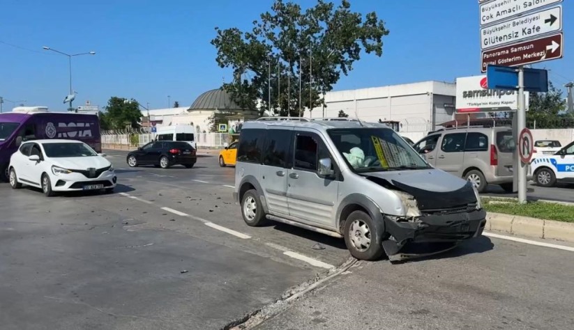 Samsun'da hafif ticari araç otomobille çarpıştı: 1 yaralı