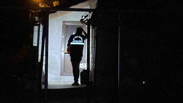 Üvey oğlunu göğsünden bıçakladı