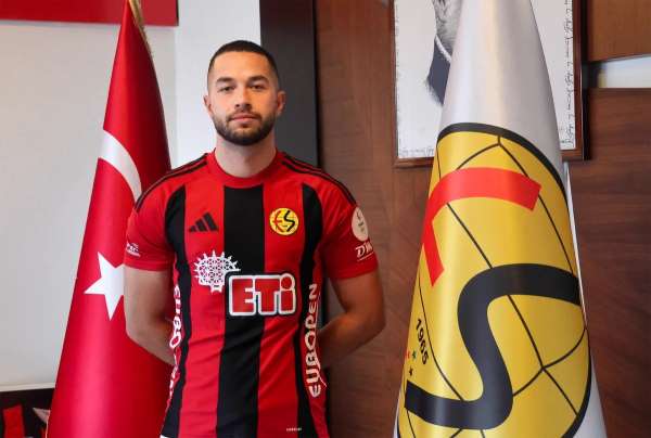 Eskişehirspor'da çifte transfer: Hem iç hem dış transferde imzalar atıldı