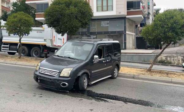Freni boşalan hafif ticari araç 2 metreden yola düştü