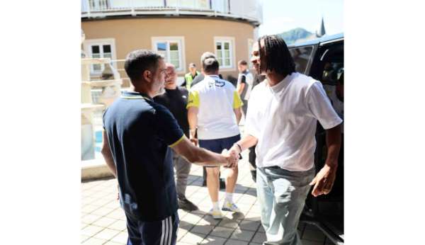 Nathan Ake, kampa katıldı