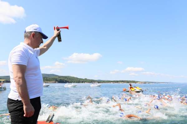 550 sporcu mavi bayraklı plajda şampiyonaya kulaç açtı