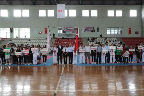 Anadolu Yıldızları Ligi karate finalleri İskenderun'da başladı