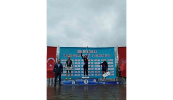 Akhisarlı sporculardan Rize'de madalya şöleni