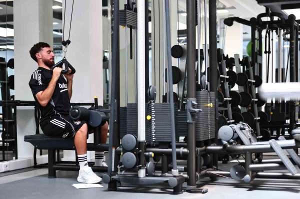 Beşiktaş, günün ikinci idmanında salonda çalıştı