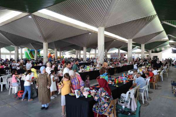 Çocuklar Genç KOMEK 2. El Oyuncak Pazarı ile farkındalık kazanıyor