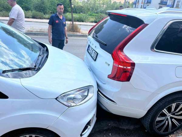 Gevaş'ta zincirleme kaza: 1 yaralı