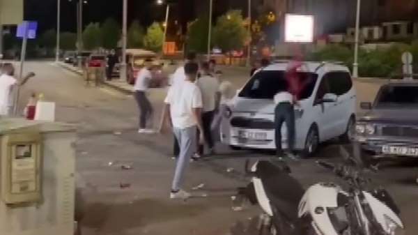 Kahramanmaraş'ta araca taşlı saldırı