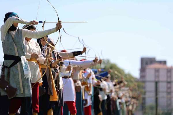 Okçular Sivas'ta derece ve milli takım için yarışıyor