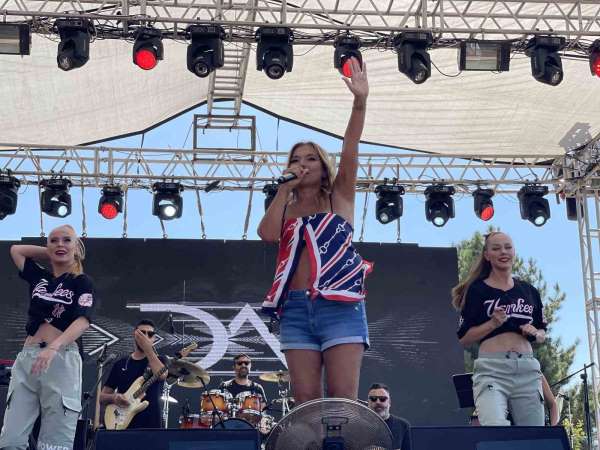 Osmaniye Zorkun Çocuk Şenliği'nde Demet Akalın rüzgarı