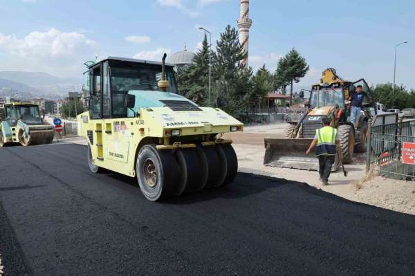 Güneşli Mahallesi Fidanlık Caddesi'nde asfalt çalışmaları tamamlanıyor