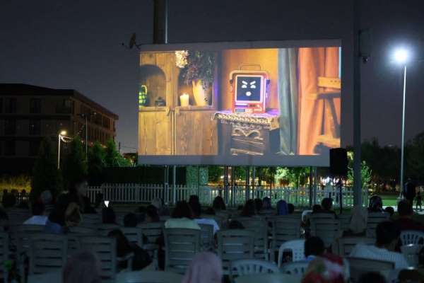 Kartepe'de yıldızlar altında sinema keyfi