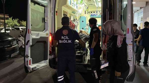 'Ne bakıyorsun' kavgasında 3 kişi bıçak ve silahla yaralandı