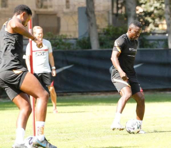 Galatasaray'ın yeni transferi Etebo takımla çalıştı 