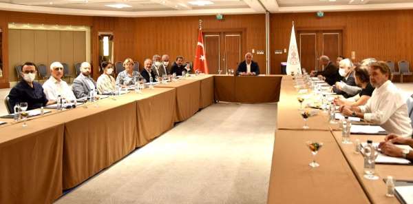 Kültür ve Turizm Bakanı Ersoy, Marmaris'te turizmciler ile bir araya geldi