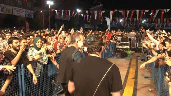 Sultangazililer 'Genç O Fest' etkinliğinde Haluk Levent'in şarkılarıyla coştu