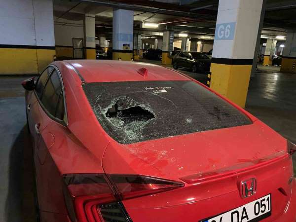 Bayrampaşa'da İSPARK otoparkında araçlara taşlı saldırı: 15 aracın camını taşla kırıp kaçtılar