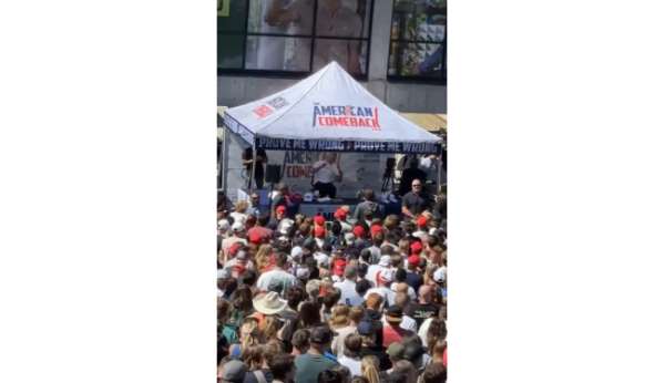 ABD'de üniversitede konuşma yapan sağcı aktivist Charlie Kirk'e silahlı saldırı