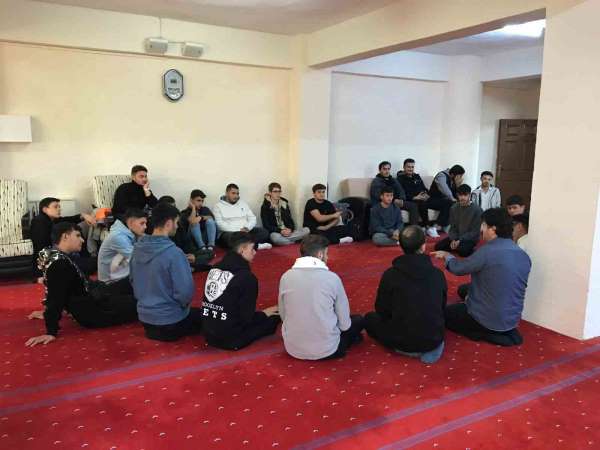 Gediz'deki Üniversite Gençlik Merkezi'nden Şanlıurfalı gençlere sıcak karşılama