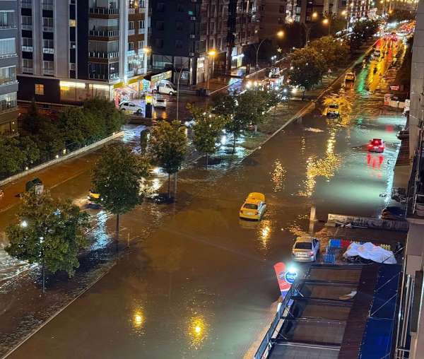 Samsun'da sağanak yağış: Atakum'da ev ve iş yerlerini su bastı