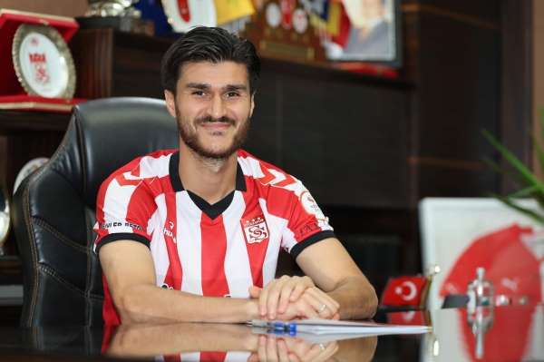 Sivasspor, Yusuf Cihat Çelik'i kadrosuna kattı