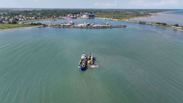 Terme Limanı'nda kum temizliği başladı