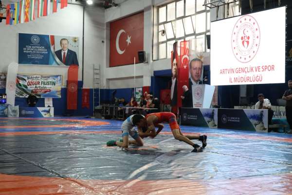 20 Ülkeden 140 sporcu, Artvin'de minderde