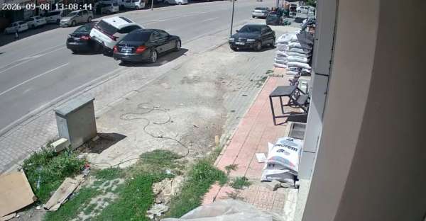 Elazığ'da bir gün arayla aynı yerde 2 kaza kameralara yansıdı