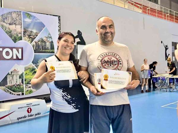 Niğdeli veteran badmintonculardan Türkiye Şampiyonası'nda 5 madalya