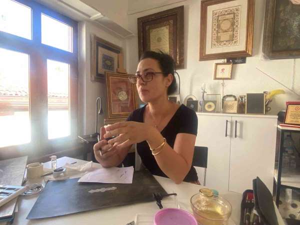 Yüzyıllardır sarayları süsleyen tezhip sanatı, altının incelikli zarafetiyle günümüzde de yaşatılıyor