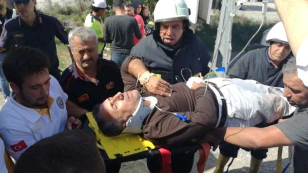 Söke'de turistleri taşıyan midibüs kaza yaptı: 4 yaralı 