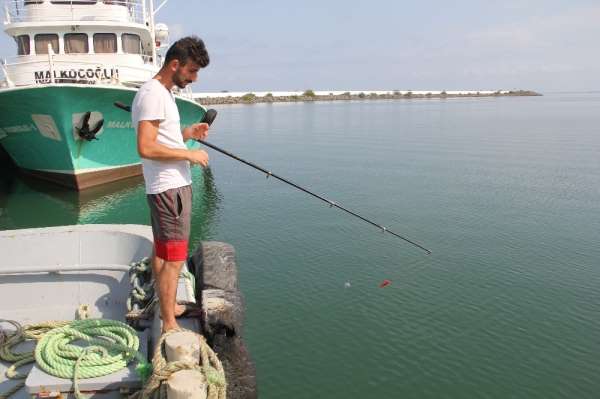Samsun'da balıkçılar 2 haftadır ağ atamıyor 