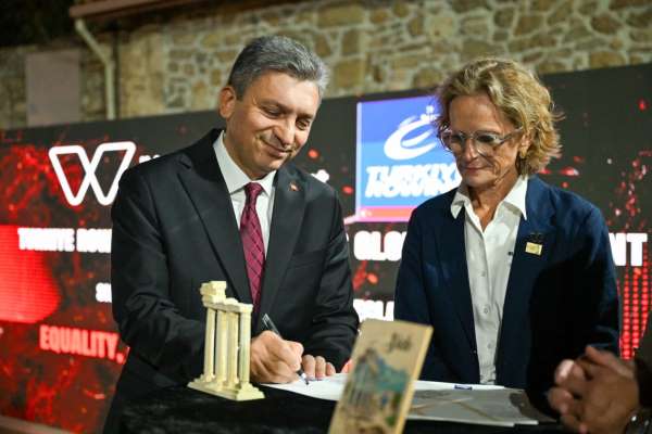 Avrupa'nın en iyi kürekçileri Antalya'da yarışıyor