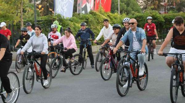 Bisiklet turuyla sağlıklı yaşam ve spor kültürüne dikkat çektiler