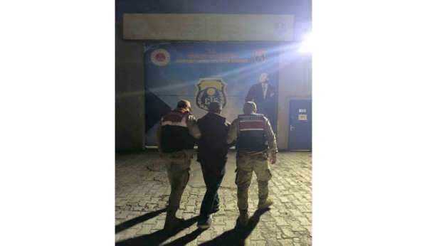 Dolandırıcılıktan aranıyordu Kars'ta jandarma yakaladı