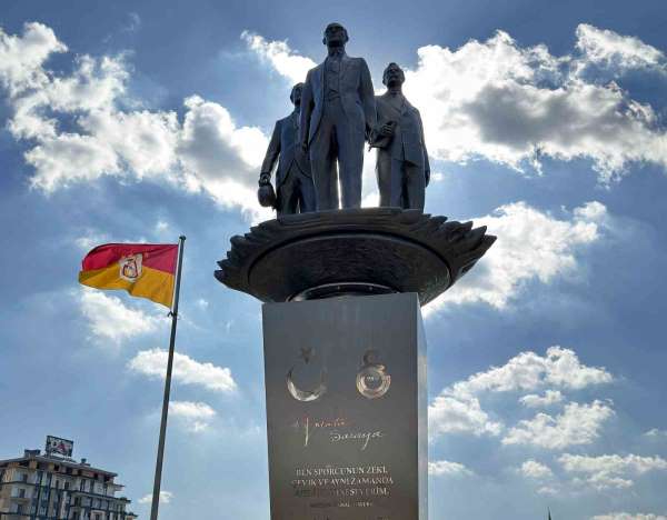 Galatasaray'da Gazi Mustafa Kemal Atatürk, Tevfik Fikret ve Ali Sami Yen Anıtı'nın açılışı yapıldı