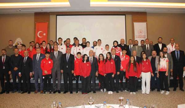 Sivas'ta 'Zirvedeki Yiğidolar' ödüllerini aldı