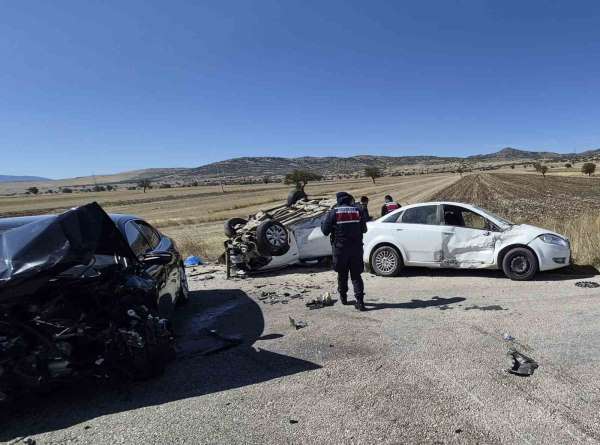 Burdur'daki 3 aracın karıştığı kazada ölü sayısı 2'ye yükseldi