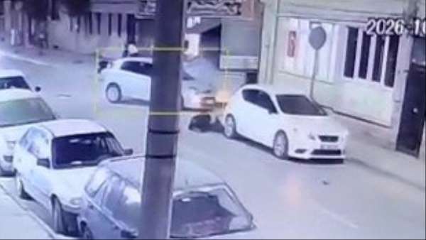 Eskişehir'de motosikletlinin yaralandığı feci kaza kamerada