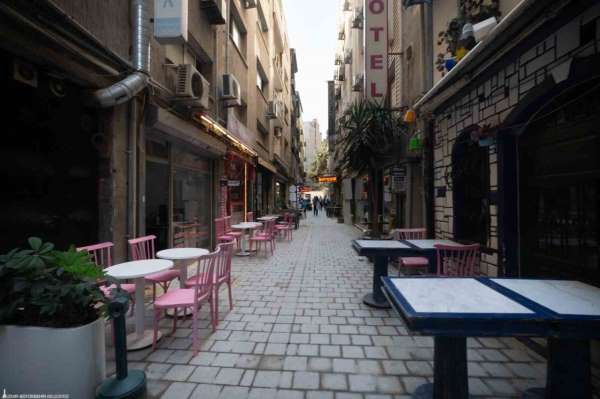Kıbrıs Şehitleri Caddesi'nin zemini yenileniyor
