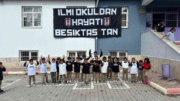 Niğde'de Beşiktaş taraftarlarından öğrencilere anlamlı hediye