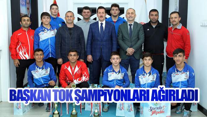 Başkan Tok Şampiyonları Ağırladı