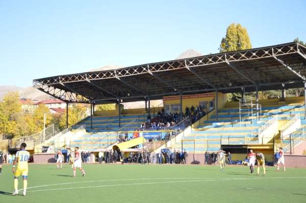 Bitlis Özgüzeldere Spor evinde rakibini 6 golle geçti 