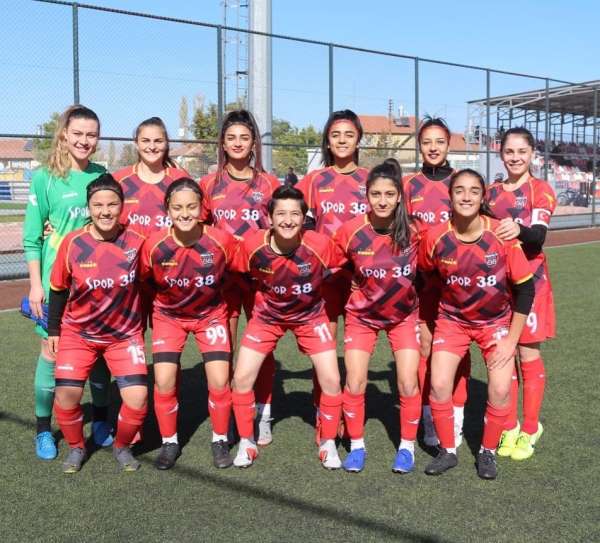 Kayseri Gençlerbirliği'nden 3 oyuncu milli takıma davet edildi 